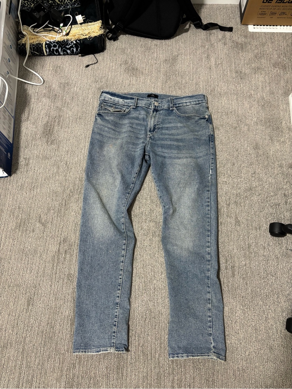 Authentic True Religion Men's Relaxed Light Blue Washed Jeans